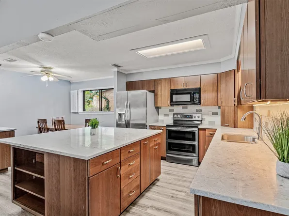 910 Meadowside Cir, Garland, TX 75043