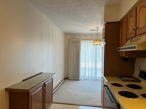 4th image of 1203 Hillcrest Dr