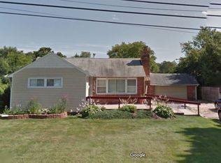 34 Birch St, Central Islip, NY 11722