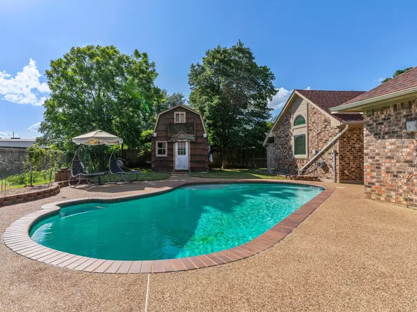 102 Kings Pl, Joshua, TX 76058