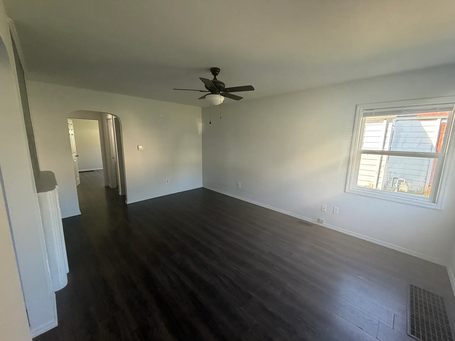 2 bed, 872 sqft, $1,350 — Photo 3