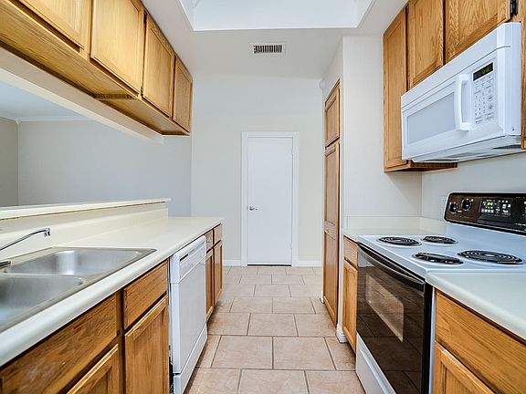 3rd image of 500 N Roosevelt Ave Unit 104