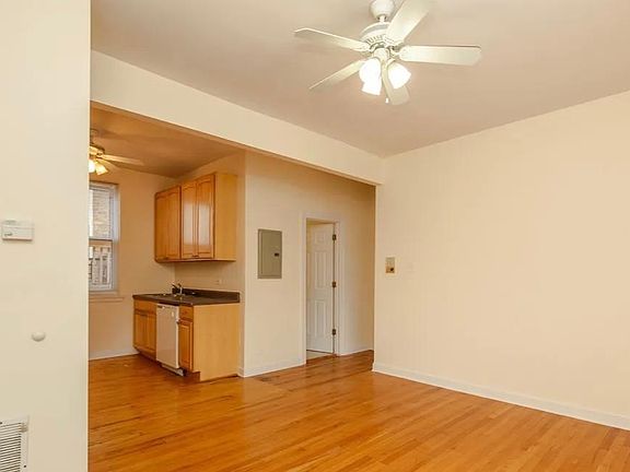 2nd image of 851 W Cornelia Ave #S99ndyvrk