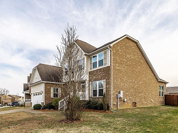3rd image of 418 Goodman Dr