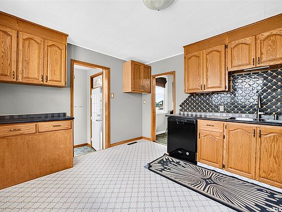 4th image of 345 MCINTYRE STREET