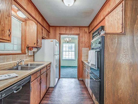 5th image of 4588 Craigmont Dr