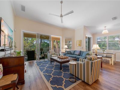2001 Tarpon Bay Dr N APT 202, Naples, FL, 34119
