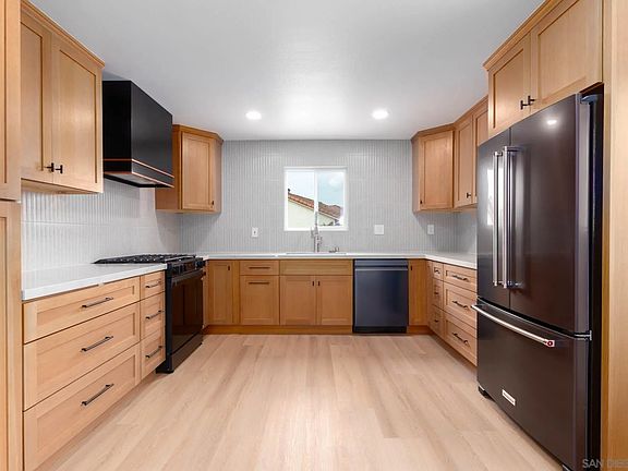 2nd image of 361 E Indian Rock Rd