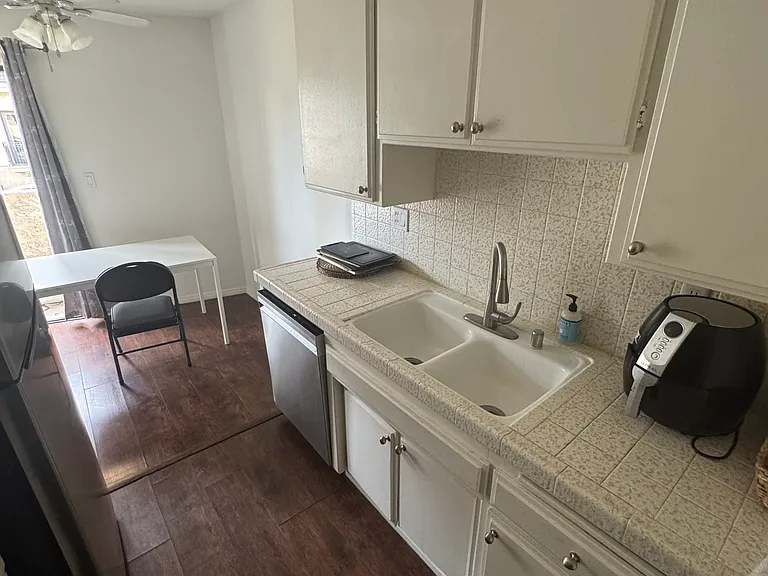 1625 Glendon Ave #3 — Photo 6