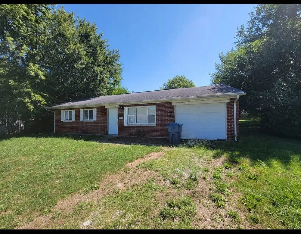 3 bed, 925 sqft, $1,300 — Photo 1