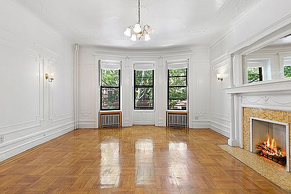 1st image of 210 W 137th St #2