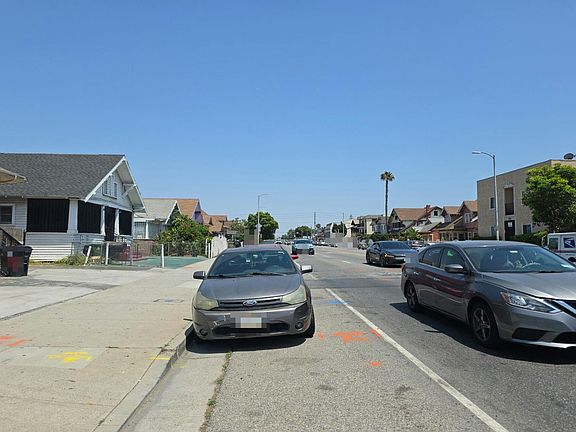 4th image of 203 W Vernon Ave