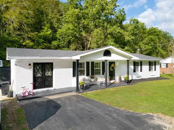 52 Station Br, Prestonsburg, KY 41653