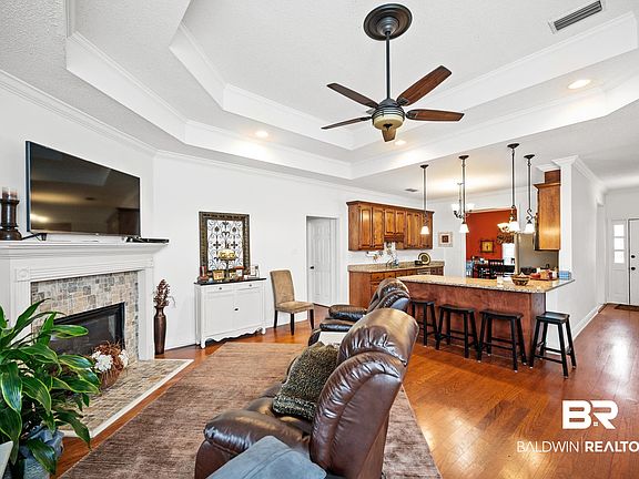 4th image of 201 Manor Blvd