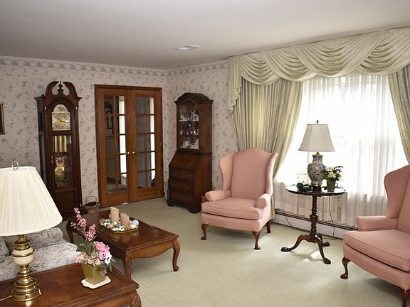 2nd image of 7627 Catalpa Dr