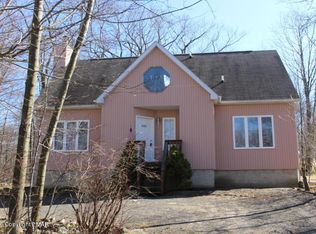 4153 Hickory Rd, Tobyhanna, PA 18466