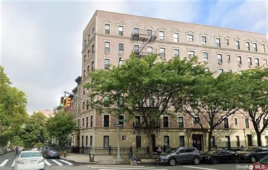 1st image of 94 Hamilton Pl #6C