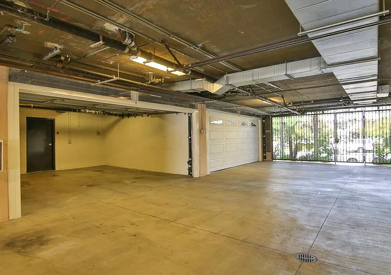 14248 Riverside Dr — Photo 23