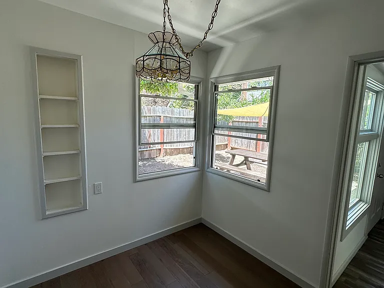 938 Vervais Ave — Photo 15