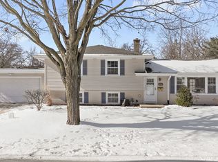 135 Robin Hill Dr, Naperville, IL 60540