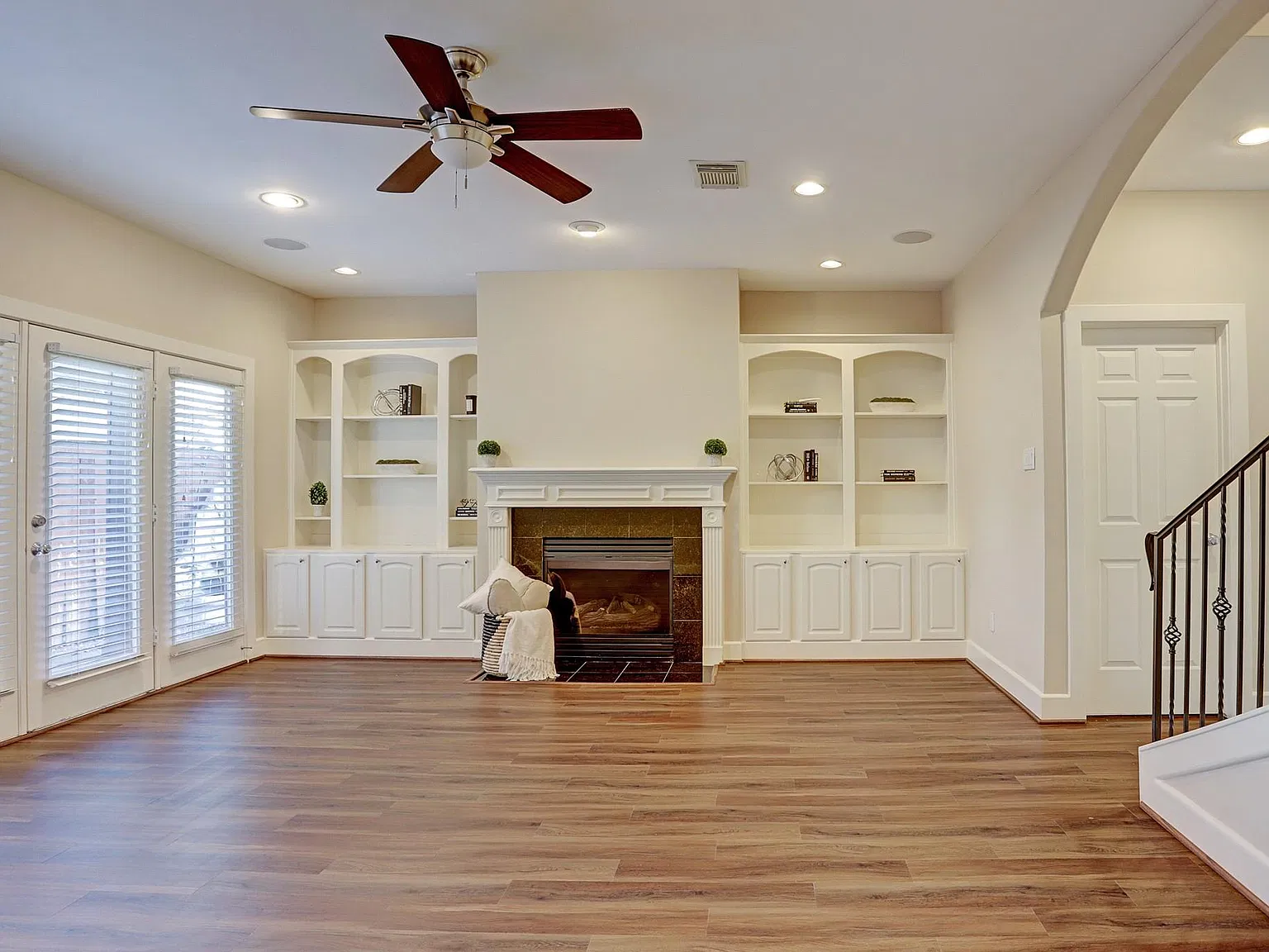 3 bed, 2.5 bath, 2730 sqft, $3,450 — Photo 4