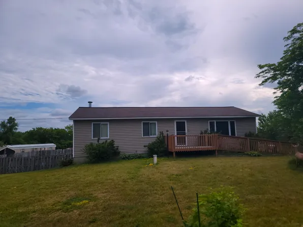 316 E 3rd St, Trufant, MI 49347