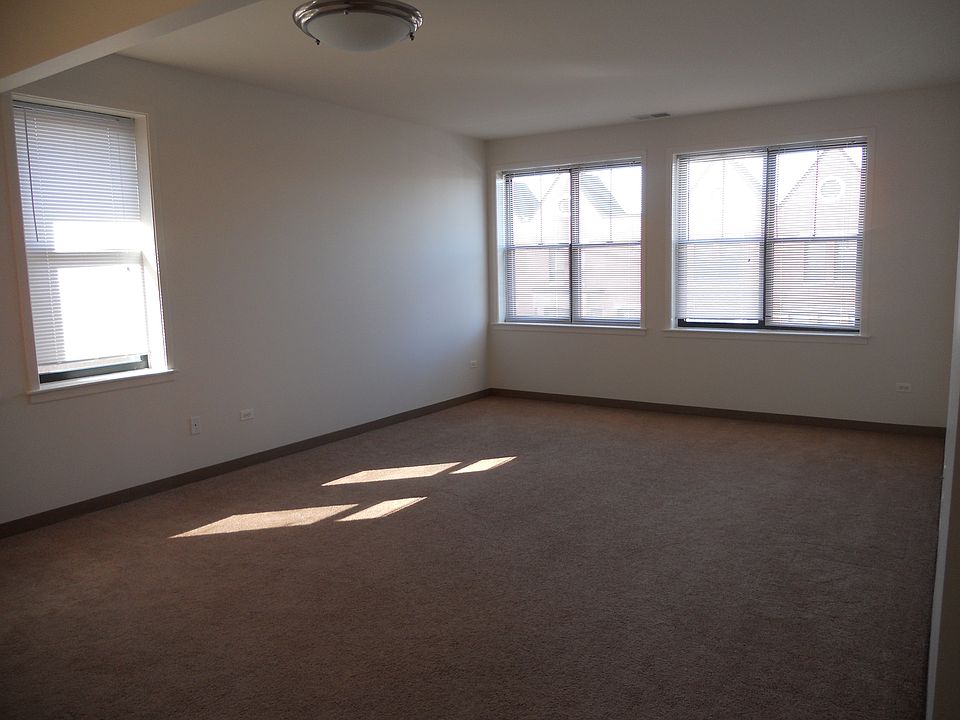 2nd image of 633 E 38th Pl Unit 102