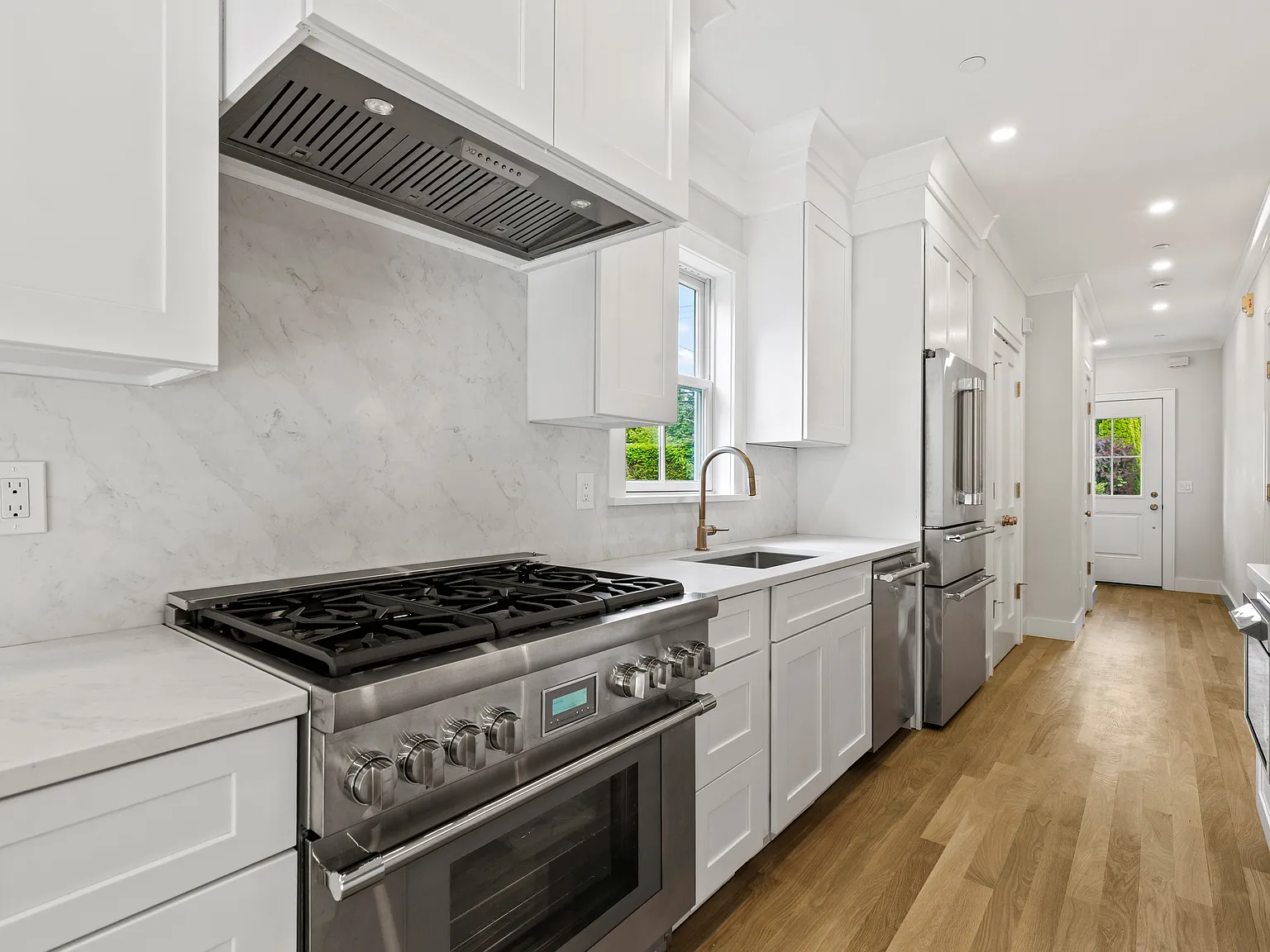 4 bed, 4.5 bath, 2837 sqft, $12,750 — Photo 4