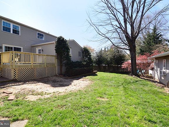 5th image of 906 Birch St NE
