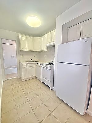 4th image of 507 E 81st St APT 15