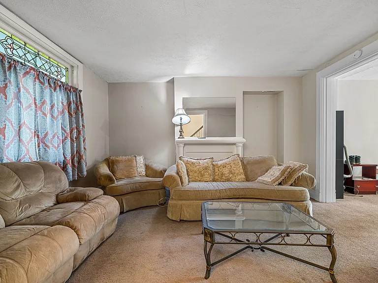 118 Carrick Ave — Photo 4