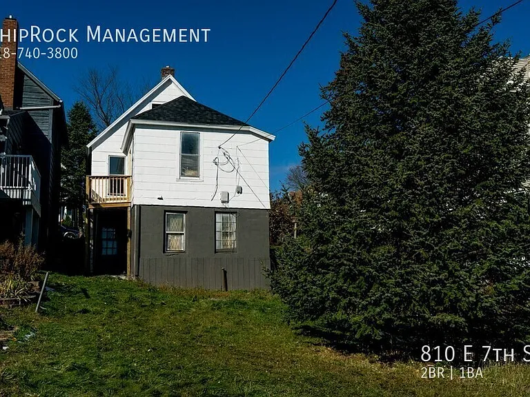 810 E 7th St — Photo 2