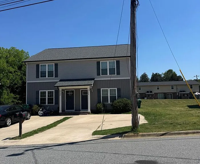 213 N Oak St #A — Photo 1