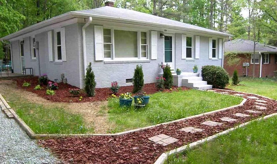 Front entrance from the driveway