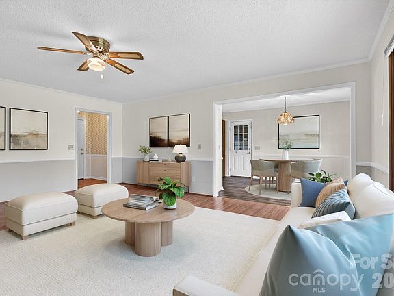 4th image of 1120 Joy St