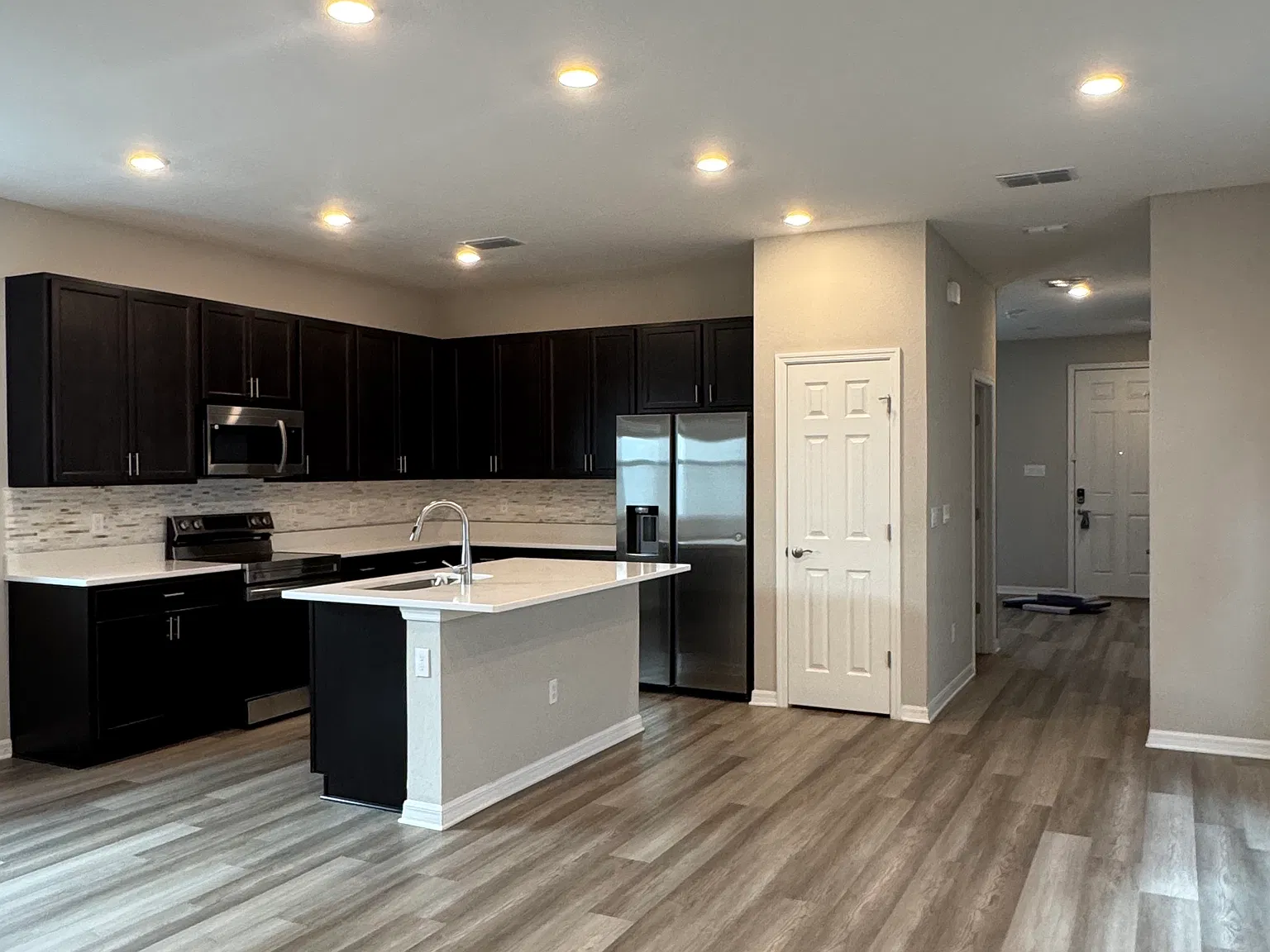 4 bed, 3.5 bath, 2335 sqft, $2,800 — Photo 4