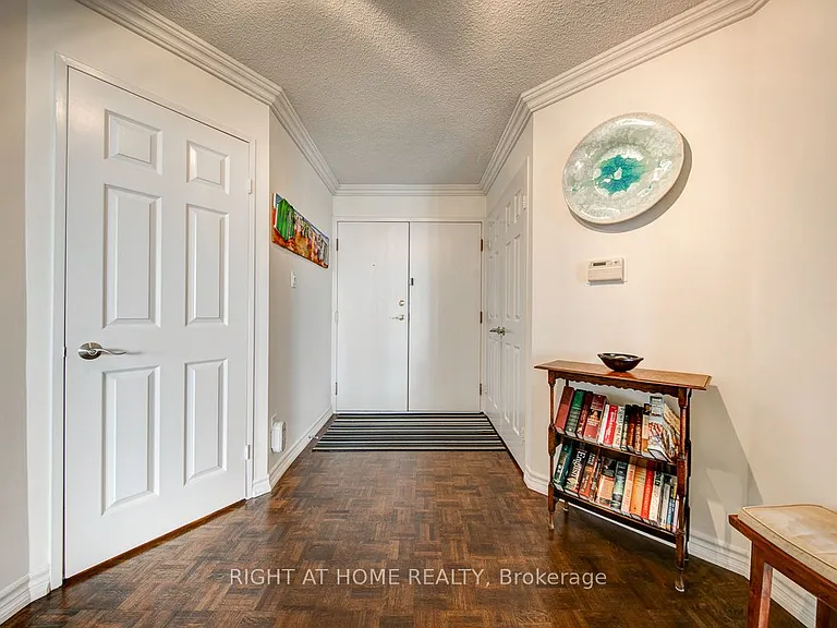 280 Simcoe St #1405 — Photo 4