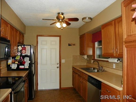 4th image of 487 Tamarach Dr