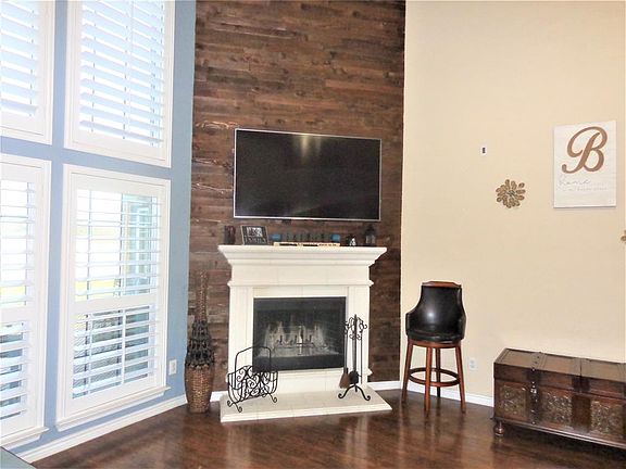 5th image of 1003 Molly Ct