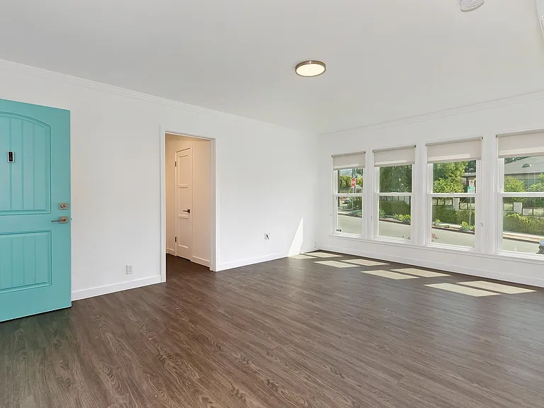 5560 Packard St #5560 — Photo 2