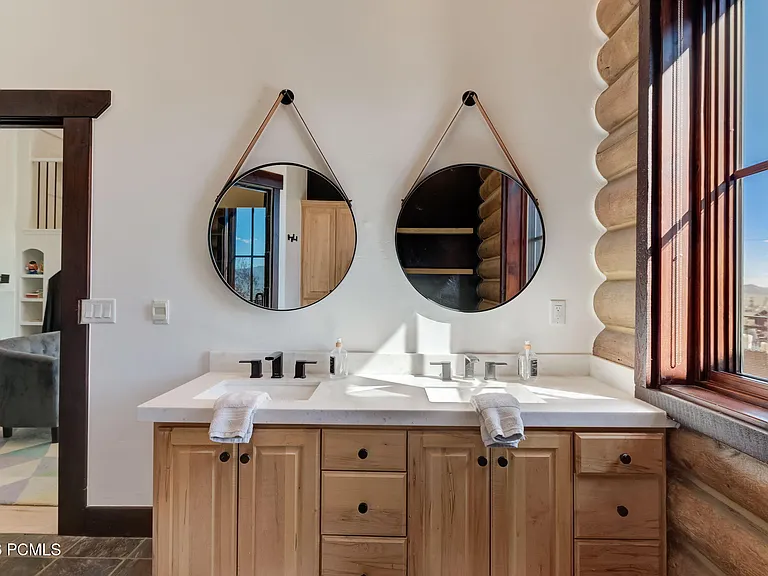 715 Aspen Ln — Photo 43