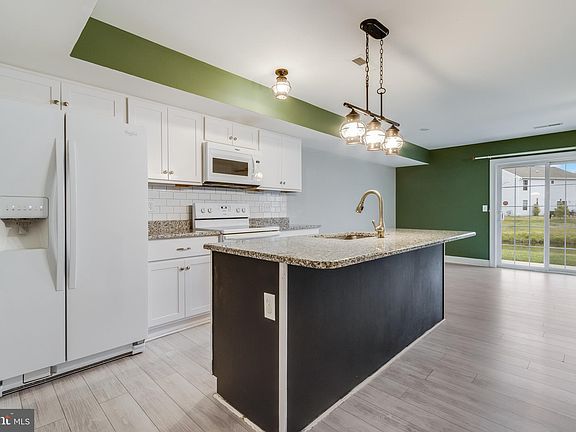 4th image of 115 Caitlins Way #221