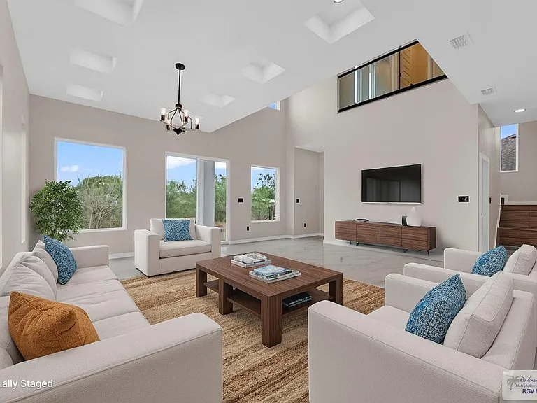 3330 Calle Bolivia — Photo 4