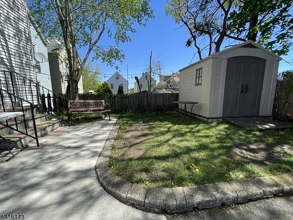 4th image of 15 Caroline Ave