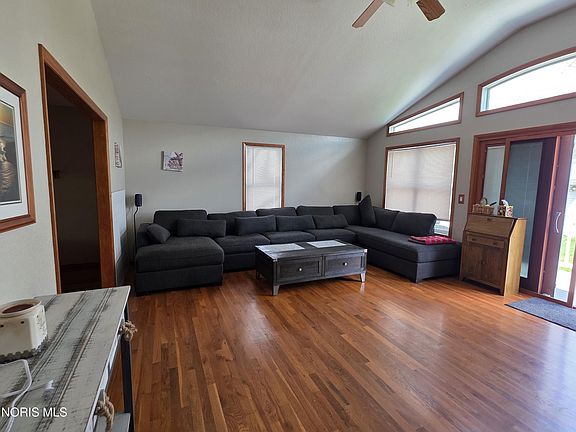 5th image of 5328 Elaine Dr