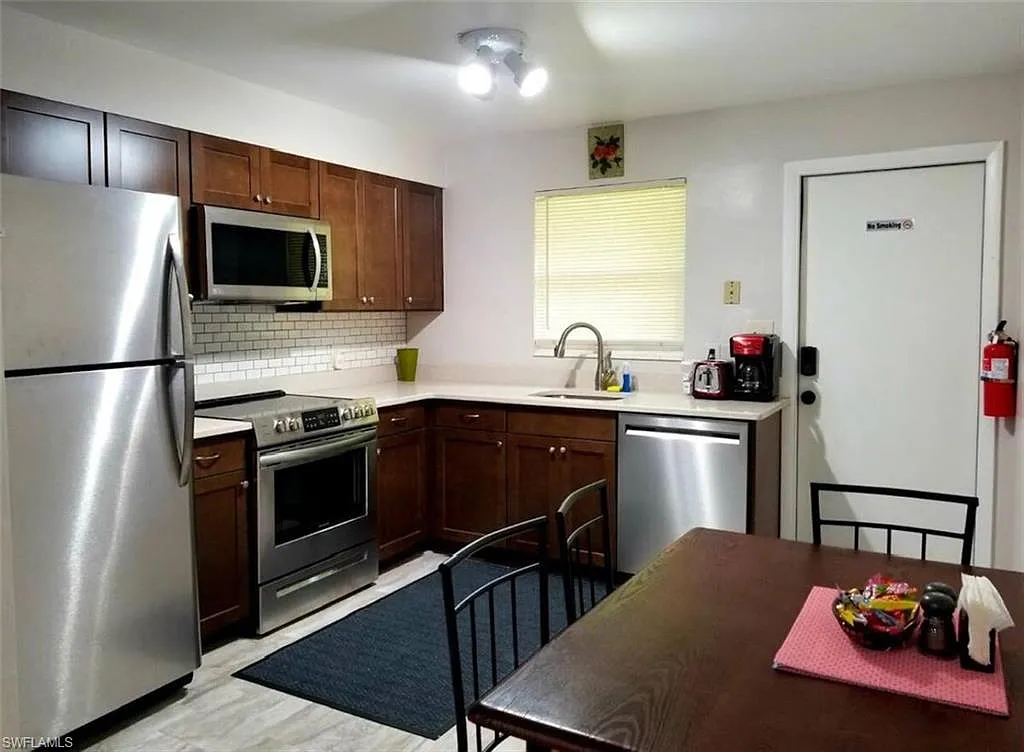 2 bed, 1.0 bath, 800 sqft, $1,700 — Photo 3
