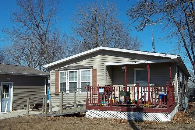 604 E Rose Ln photo 1