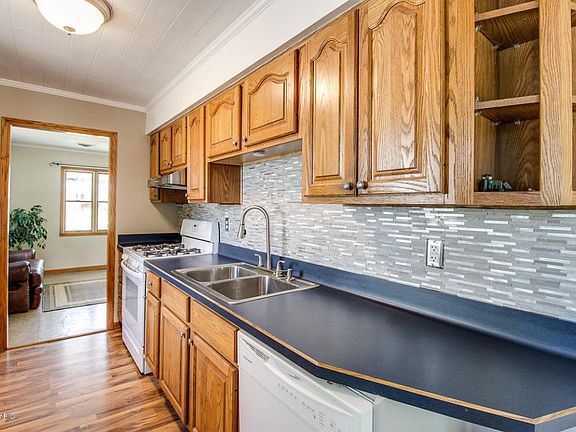 4th image of 213 Alton Ave