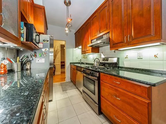 5th image of 81 Ocean Pkwy APT 3N