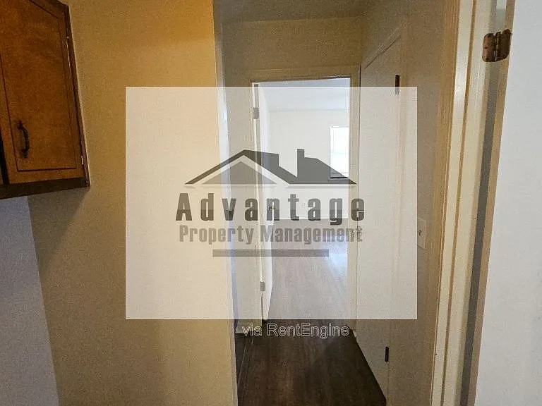 1085 Eastview Rd NE #A — Photo 7